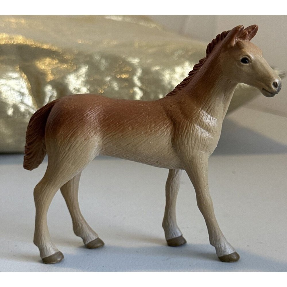 BRITAINS ERTL 4” X 3.5” tan foal baby HORSE FIGURE plastic animal toy